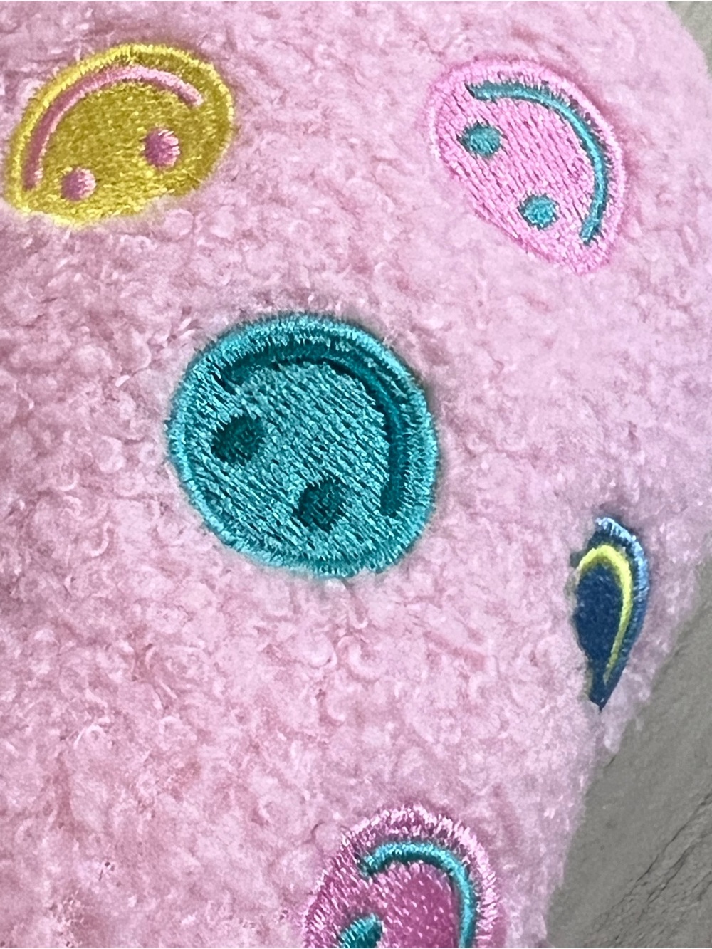 Women’s Pink Smiley Embroidered Fuzzy indoor Slippers NWT sz MED 7-8 - Picture 4 of 5